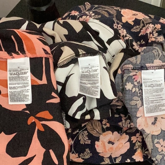 OLD NAVY WOMENS TOPS MEDIUM - Picture 12 of 13